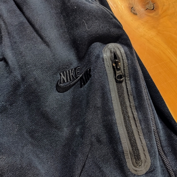 GUC Nike Air Sweatpants - Picture 2 of 6